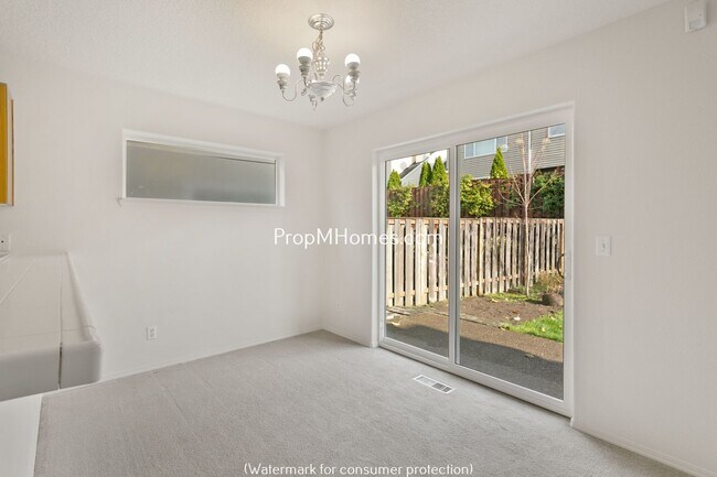 Building Photo - Wonderful Three Bedroom Plus Office In Bea...