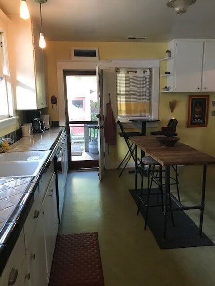 Building Photo - 4112 SE 24th Ave