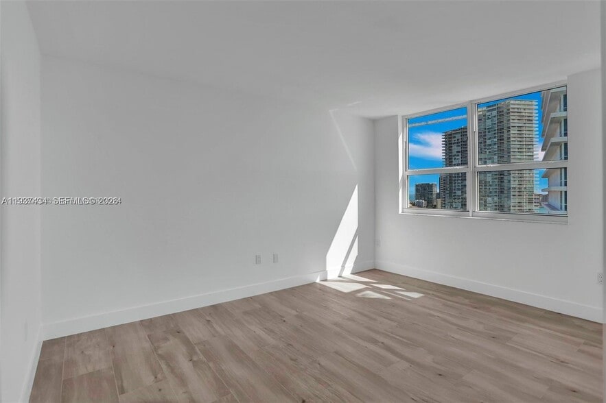 Building Photo - 650 West Ave