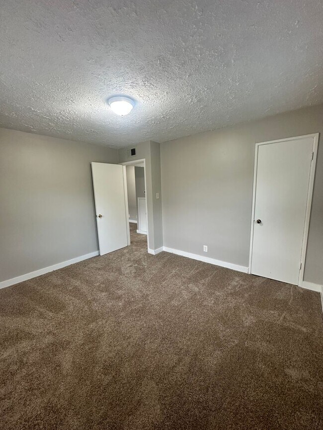 Building Photo - 1431 Nightingale Rd