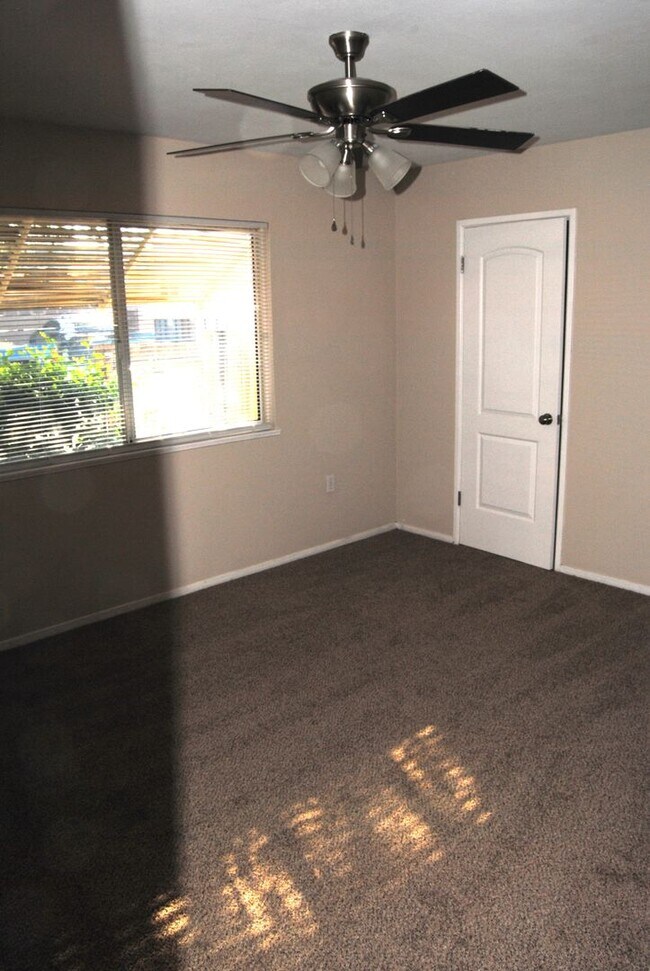 Building Photo - 5701 Daggett Ave