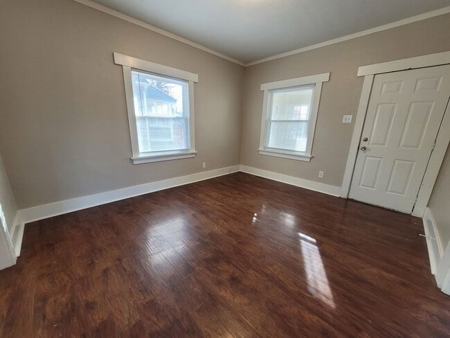 Building Photo - 2 Bedroom, 1 Bathroom Home with Detached Garage!