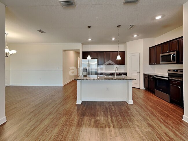 Building Photo - 313 Pine Terrace Dr