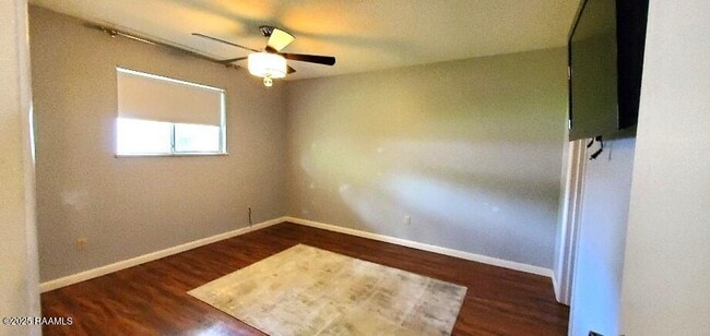 Building Photo - 116 Sorority Dr