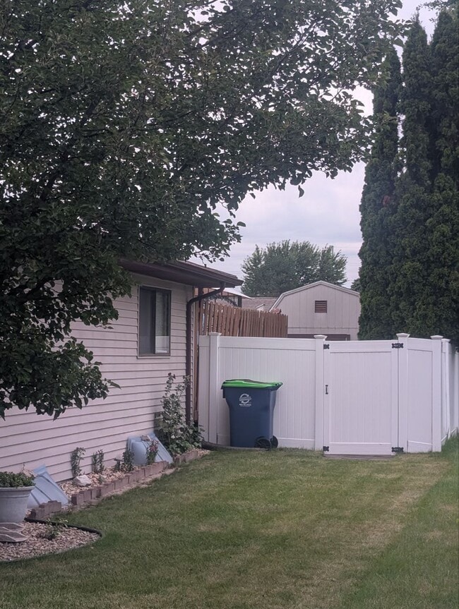 Building Photo - 6240 Weiss St