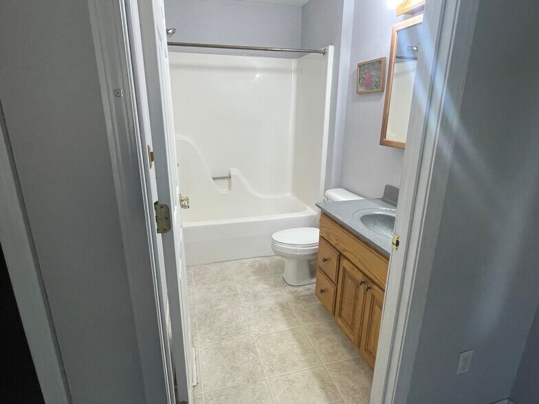 Building Photo - 1010 Orchard Dr