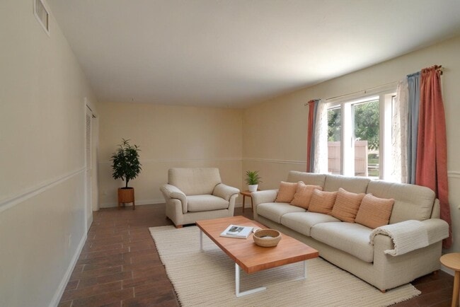 Building Photo - 7914 Braes Meadow Dr