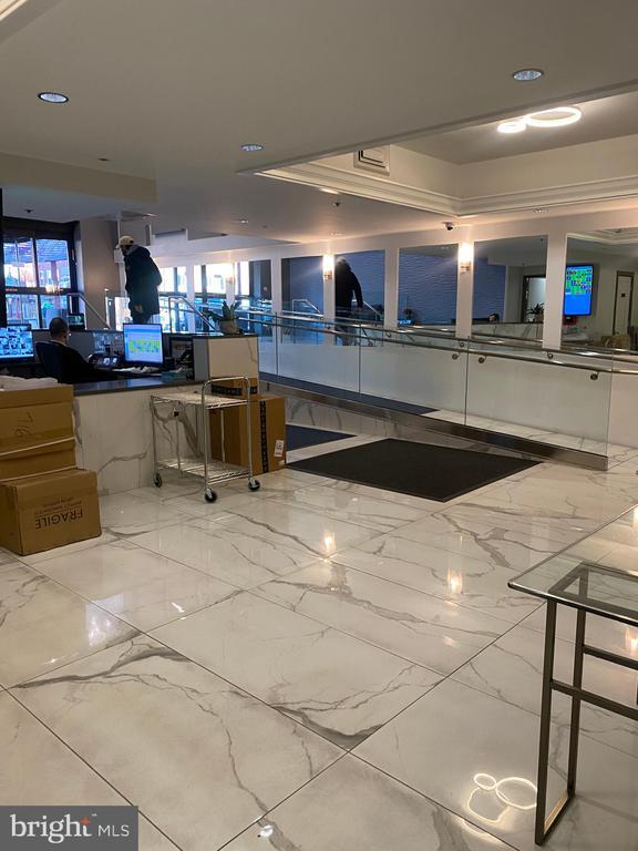 Building Photo - 200 Lombard St