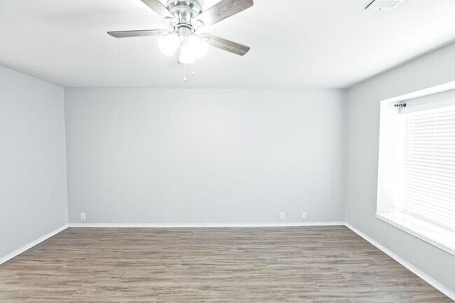 Building Photo - 2309 Mallard Dr