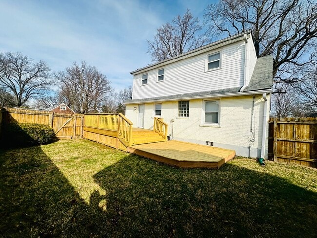 Building Photo - Spacious and stylish home in a prime Louisville location!-Ask about our Long-Term Leasing Specials!