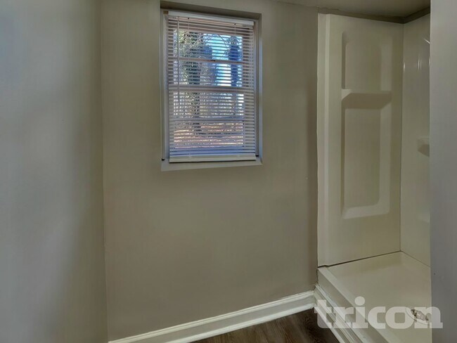 Building Photo - 4930 Sugar Creek Dr