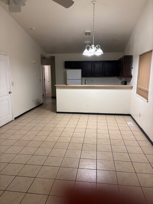 Building Photo - 857 E 20th Street Rd