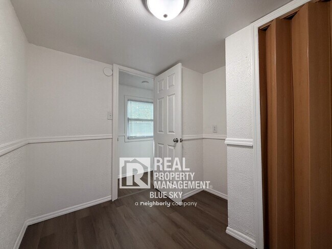 Building Photo - 9221 Kiowa Dr