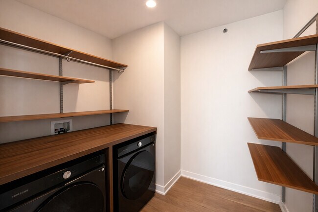 Building Photo - 1114 W Carroll Ave