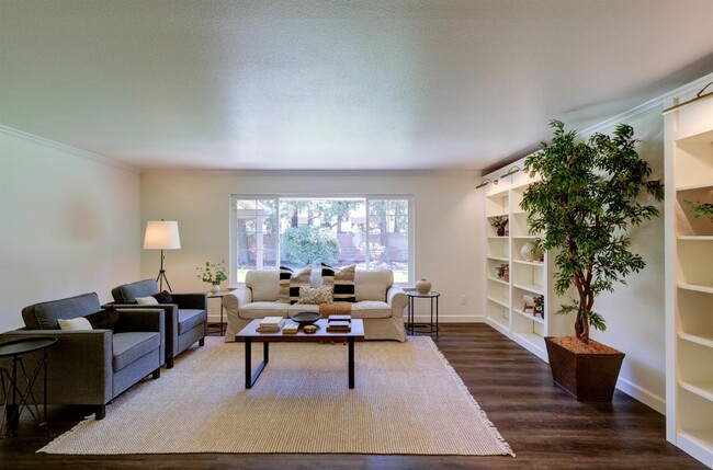 Building Photo - 2553 W Scott Ave