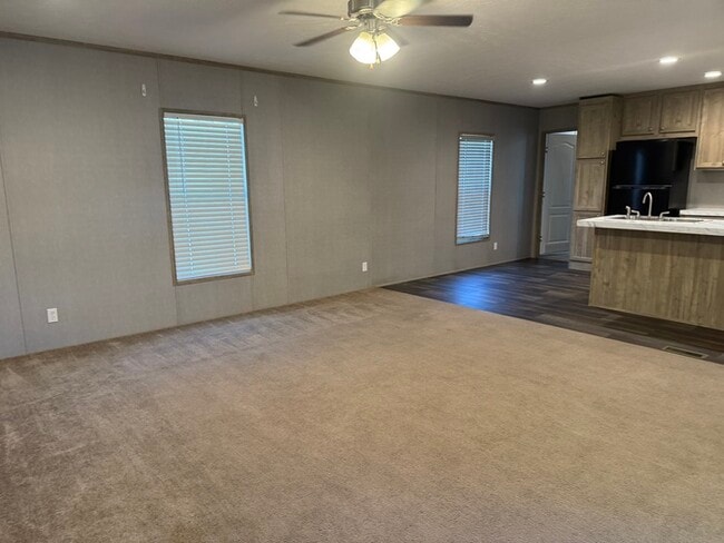 Building Photo - Mobile home for sale