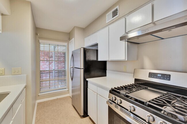 Building Photo - 7920 Rockwood Ln