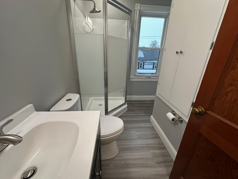 Full Bathroom (ALL NEW) - 115 E High St