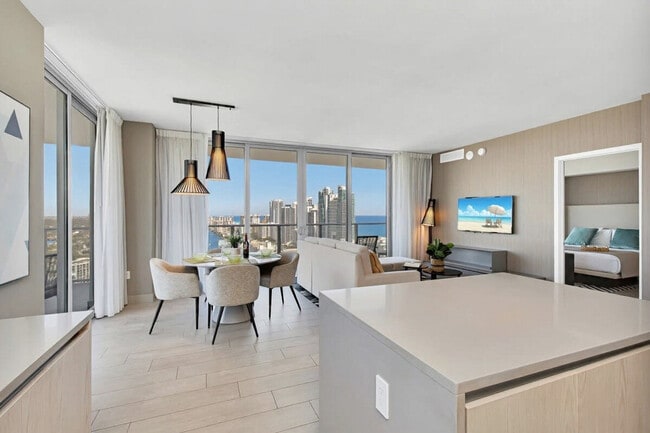 Building Photo - 4010 S Ocean Dr