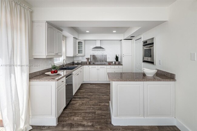 Building Photo - 3961 NW 9th Ave