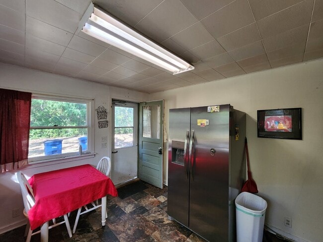 Building Photo - Furnished Cottage - short term through May...