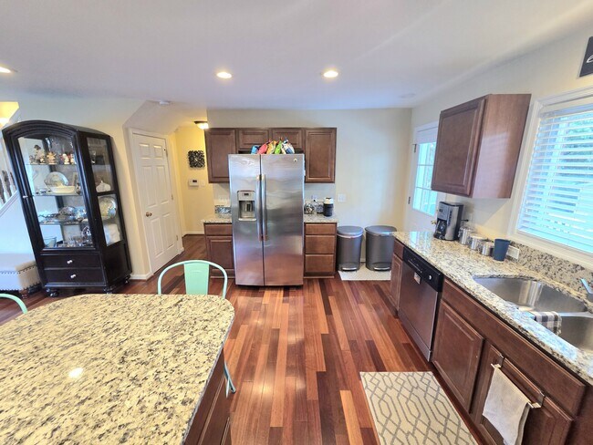 Building Photo - 108 N Gladden St