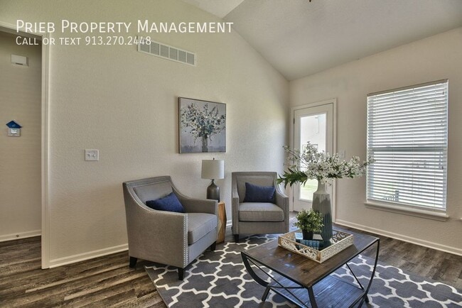 Building Photo - 443 W Apache St