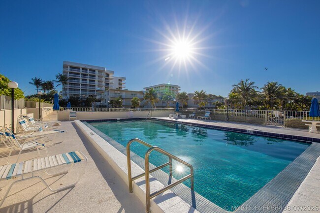 Building Photo - 2565 S Ocean Blvd