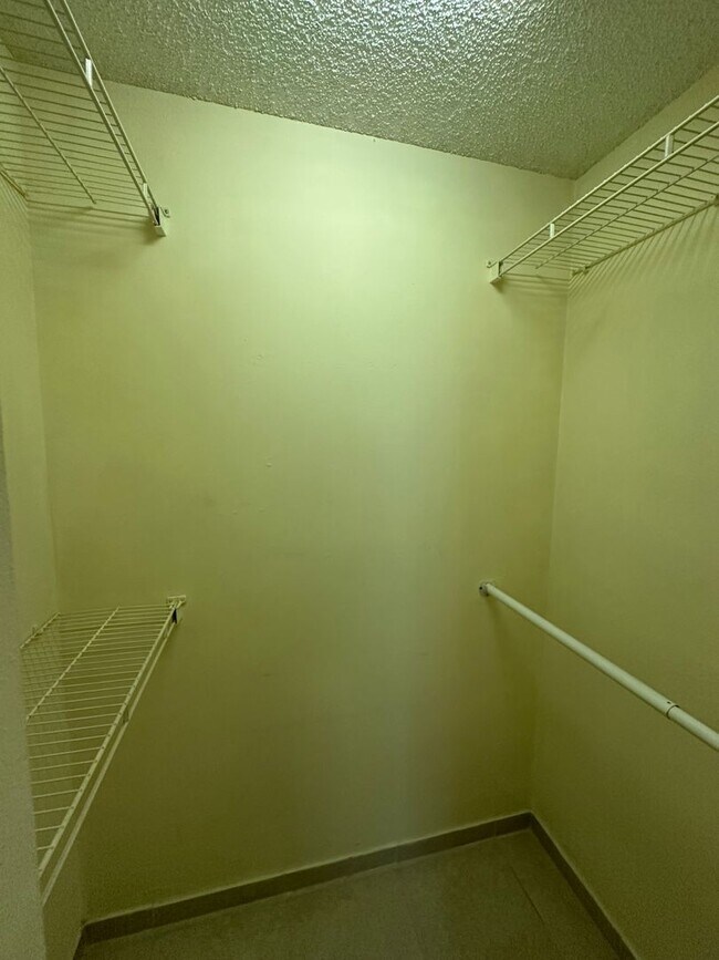 Building Photo - Vero Lake Estates