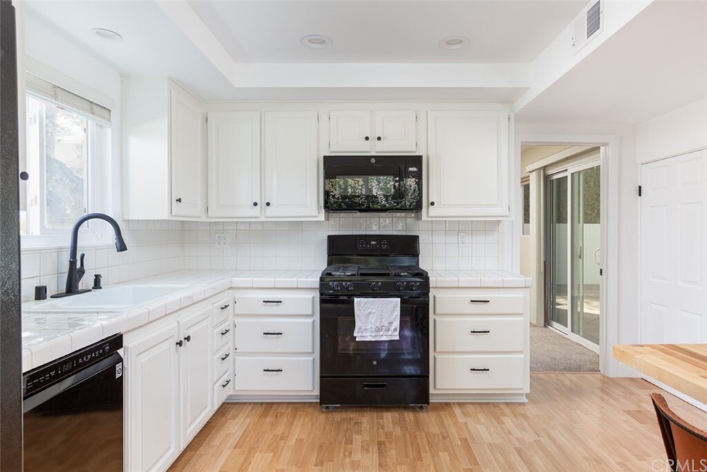 Building Photo - 2426 Lesparre Way