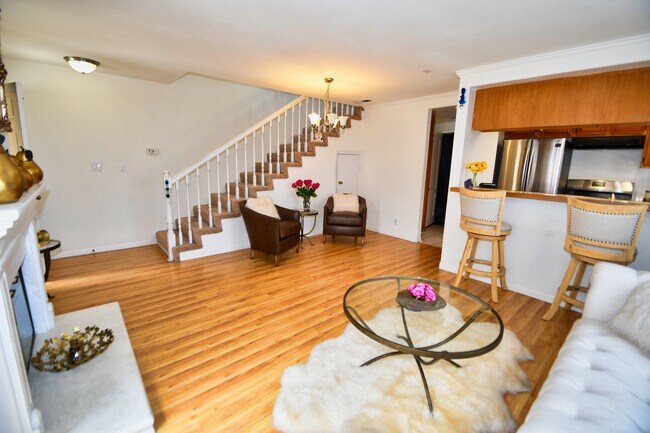 Building Photo - 1126 W 228th St