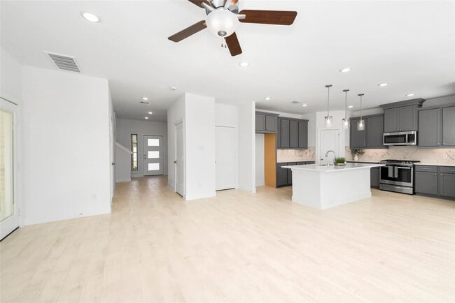 Building Photo - 18823 River Overlook Ct