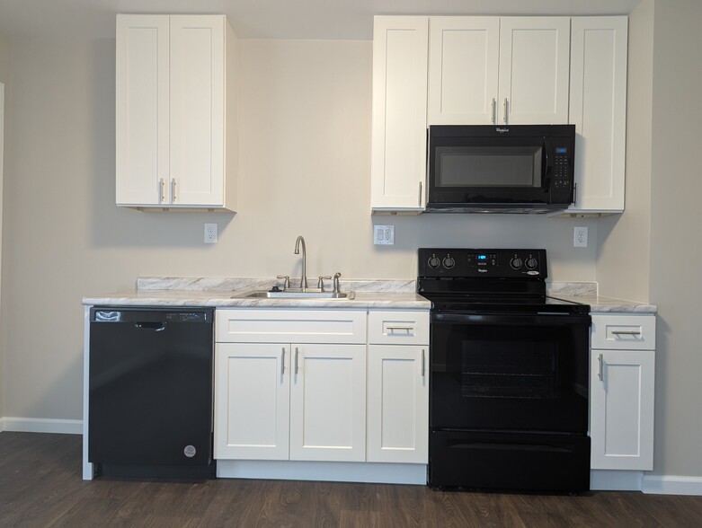 Building Photo - 508 Cherry Ln