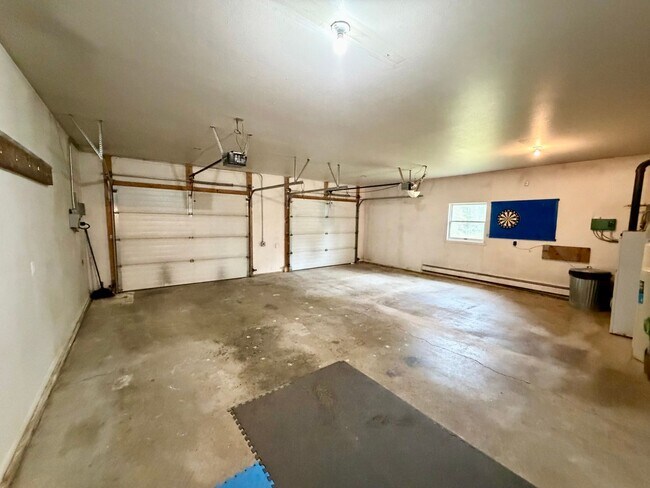 Building Photo - 35920 Dawn Dr
