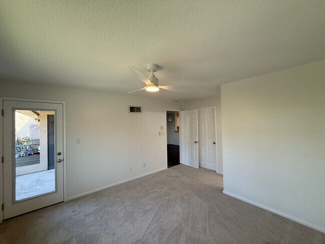 Building Photo - 7405 Charmant Dr