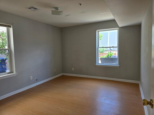 Building Photo - 7100 Smith Ave