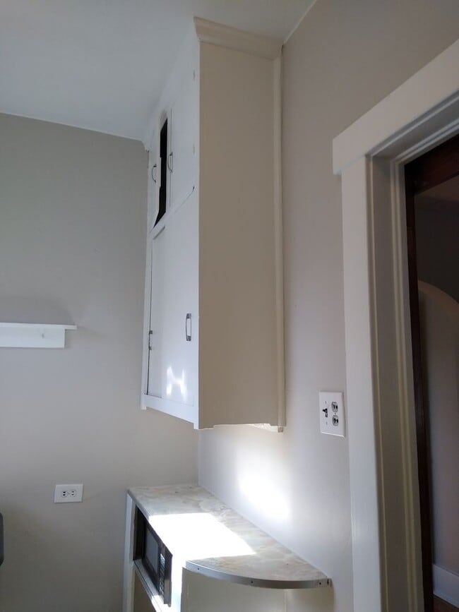 Building Photo - DU Charming 1920's Bungalow 2 Beds 1 Bath  Available Now