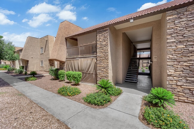 Building Photo - 4921 Indian River Dr