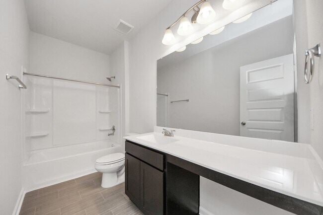Building Photo - 2715 Crested Creek Ln