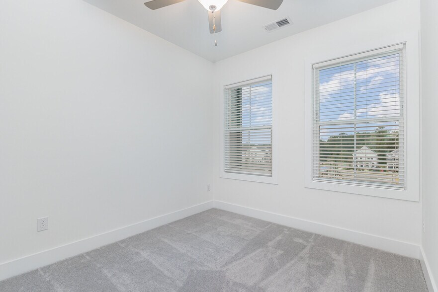 3rd floor secondary bedroom 3&4 - 514 Billingshurst Way
