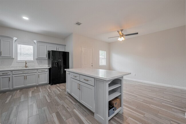 Building Photo - 6623 Arabella St