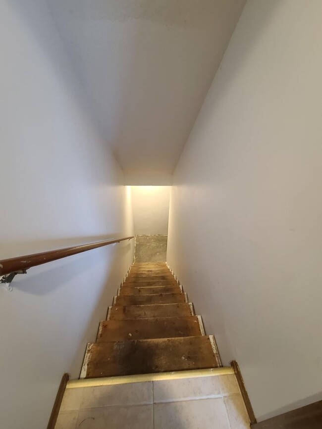 Building Photo - 2 Bedroom 1.5 Bath Townhome