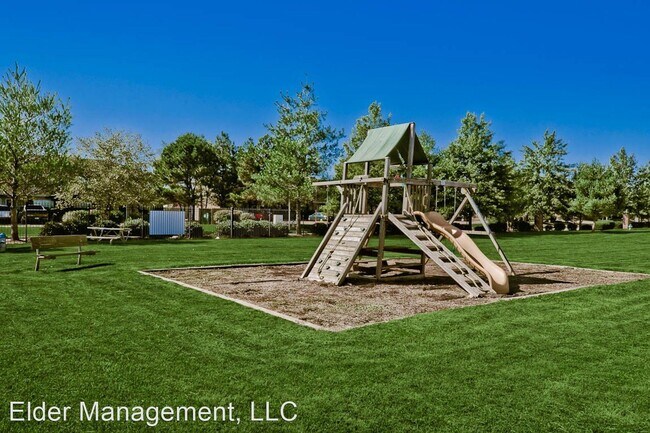 Building Photo - 2215 Hidden Lake St