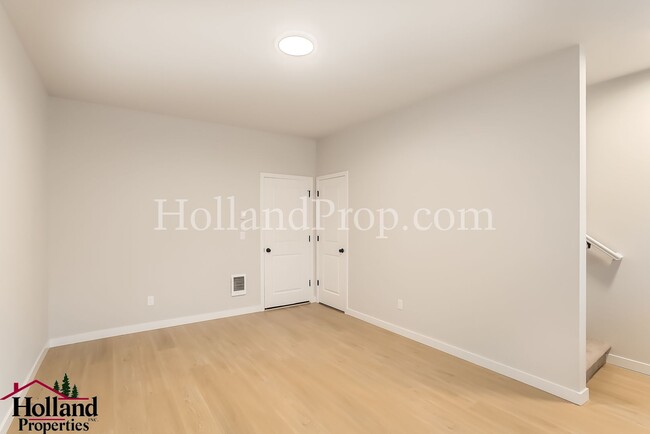 Building Photo - Stunning 2-Bedroom, 2.5-Bath Apartment wit...