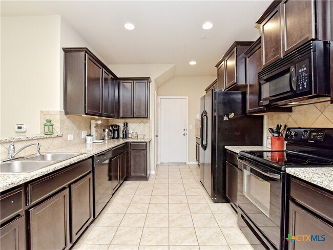 Building Photo - 516 E Slaughter Ln