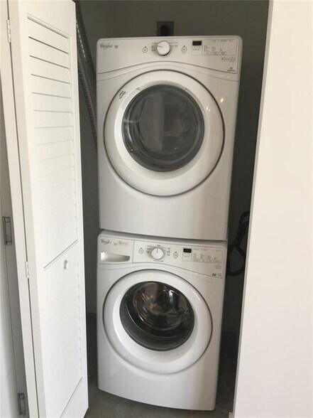 Building Photo - 151 SE 1st St