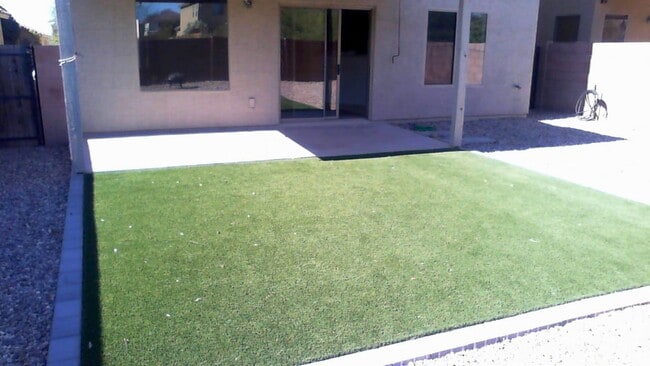 Building Photo - Unfurnished  1 loft -  2 car garage -  3 b...