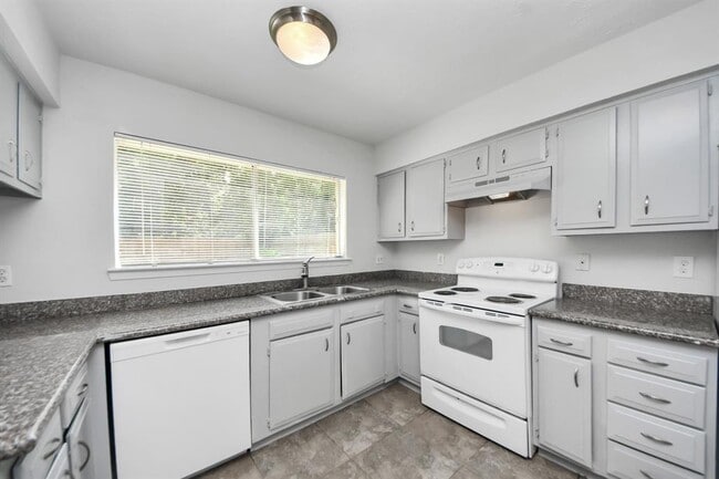 Building Photo - 23702 Wintergate Dr