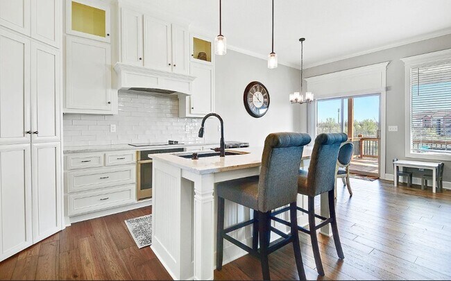 Building Photo - 4 BR/3BA | Newly Renovated Single Family Home | 3-Car Covered Parking | Back Deck