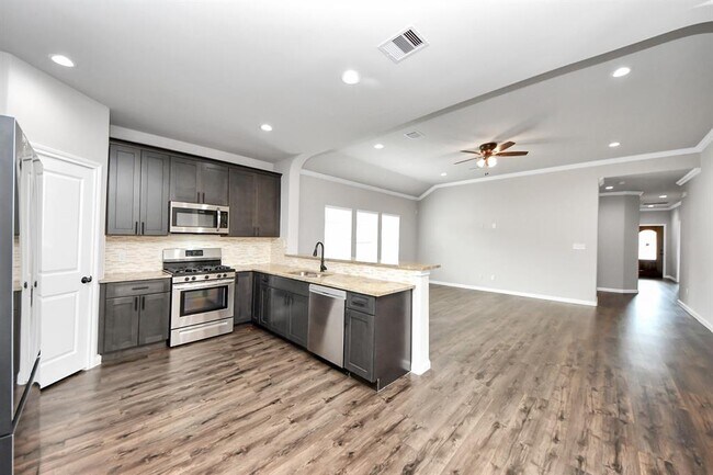 Building Photo - 314 Carlos Leal Dr